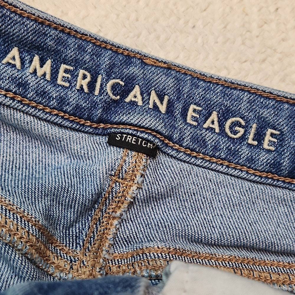 American Eagle‎ Distressed High Rise Mom Jean Size 4 - Picture 7 of 9